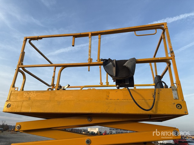 2011 Haulotte Compact 14 Electric Scissor Lift - Scissor lifts: gambar 4 2011 Haulotte Compact 14 Electric Scissor Lift - Scissor lifts: gambar 4