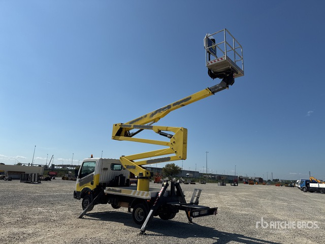 2011 Nissan Cabstar 2011 Socage DA320 20 m on Bucket Truck - Platform udara yang dipasang di truk: gambar 4 2011 Nissan Cabstar 2011 Socage DA320 20 m on Bucket Truck - Platform udara yang dipasang di truk: gambar 4
