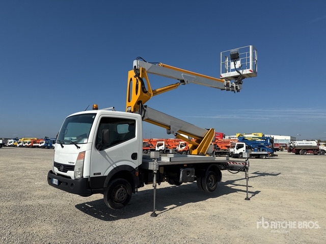 2011 Nissan Cabstar 35 - 11 2011 Multitel Pagliero MX250EX ... Bucket Truck - Platform udara yang dipasang di truk: gambar 1 2011 Nissan Cabstar 35 - 11 2011 Multitel Pagliero MX250EX ... Bucket Truck - Platform udara yang dipasang di truk: gambar 1
