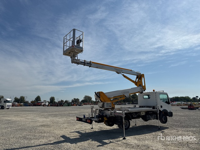 2011 Nissan Cabstar 35 - 11 2011 Multitel Pagliero MX250EX ... Bucket Truck - Platform udara yang dipasang di truk: gambar 4 2011 Nissan Cabstar 35 - 11 2011 Multitel Pagliero MX250EX ... Bucket Truck - Platform udara yang dipasang di truk: gambar 4
