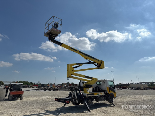 2011 Renault Maxity 110Dxi 2011 Socage DA320 20 m on Bucket Truck - Platform udara yang dipasang di truk: gambar 4 2011 Renault Maxity 110Dxi 2011 Socage DA320 20 m on Bucket Truck - Platform udara yang dipasang di truk: gambar 4