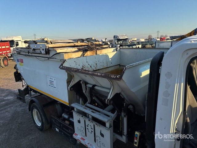 2015 Isuzu P75 Waste Collection Truck - Truk sampah: gambar 4 2015 Isuzu P75 Waste Collection Truck - Truk sampah: gambar 4