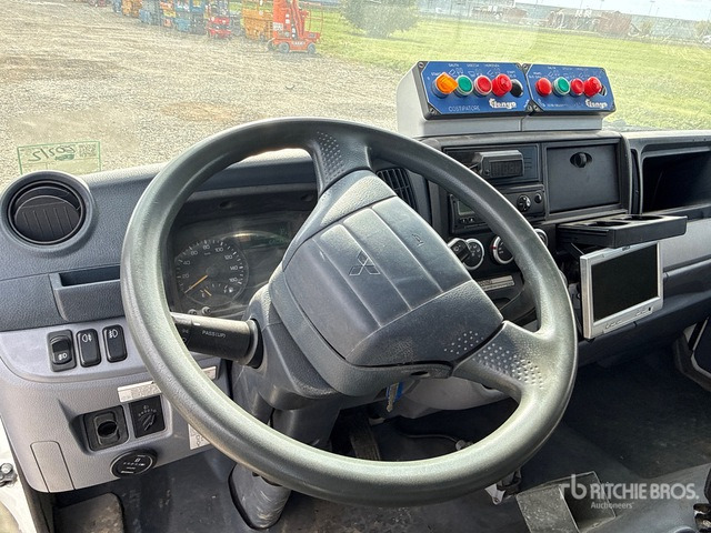 2015 Mitsubishi Fuso Canter 7C15 Van Truck - Truk sampah: gambar 5 2015 Mitsubishi Fuso Canter 7C15 Van Truck - Truk sampah: gambar 5