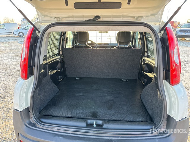 2016 Fiat Panda 1.3 MJT 80CV SES POP Van Truck - Truk box: gambar 4 2016 Fiat Panda 1.3 MJT 80CV SES POP Van Truck - Truk box: gambar 4