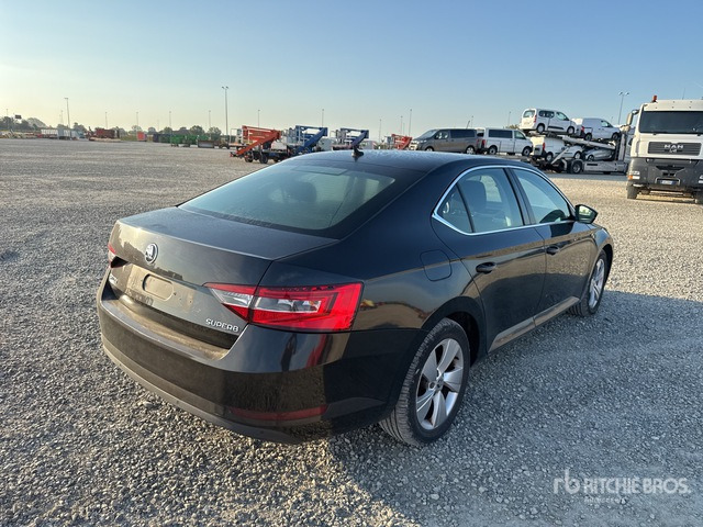 2018 Skoda Superb Autovettura - Mobil: gambar 4 2018 Skoda Superb Autovettura - Mobil: gambar 4