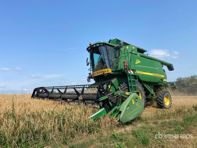 2004 John Deere 9660 WTS Hillmaster II with header and header trailer ... Combine Harvester - Pemanen gabungan: gambar 2 2004 John Deere 9660 WTS Hillmaster II with header and header trailer ... Combine Harvester - Pemanen gabungan: gambar 2