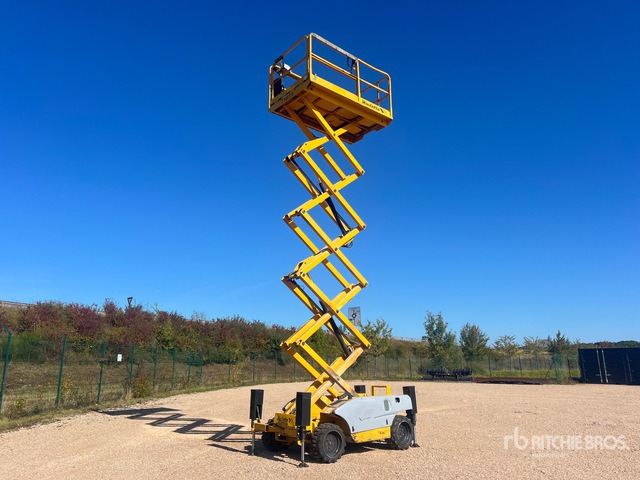 2007 Haulotte Compact 12DX 4x4 Nacelle Ciseaux Scissor Lift - Scissor lifts: gambar 3 2007 Haulotte Compact 12DX 4x4 Nacelle Ciseaux Scissor Lift - Scissor lifts: gambar 3