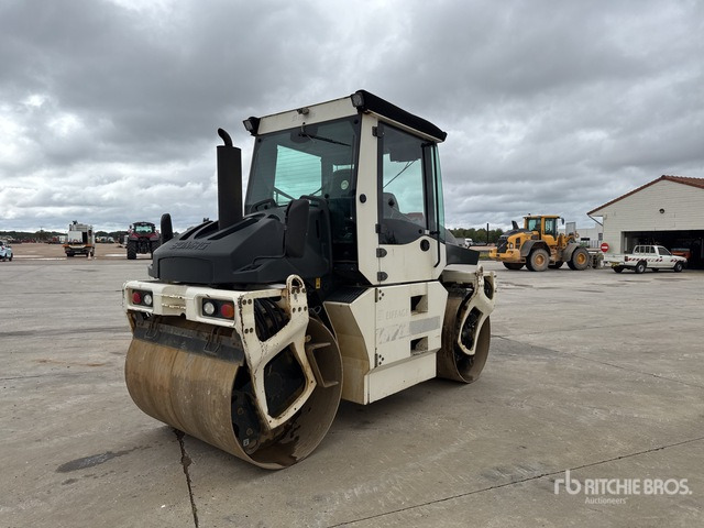 2011 Bomag BW154AP-AM Compacteur Vibrant Tandem Double Drum Roller - Roller jalan: gambar 3 2011 Bomag BW154AP-AM Compacteur Vibrant Tandem Double Drum Roller - Roller jalan: gambar 3