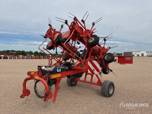 2014 Kuhn GF 10802 T G2 10.8 m 2-Point 10 Rotor Faneuse Hay Tedder - Mesin pemotong chopper/ Mulcher: gambar 2 2014 Kuhn GF 10802 T G2 10.8 m 2-Point 10 Rotor Faneuse Hay Tedder - Mesin pemotong chopper/ Mulcher: gambar 2