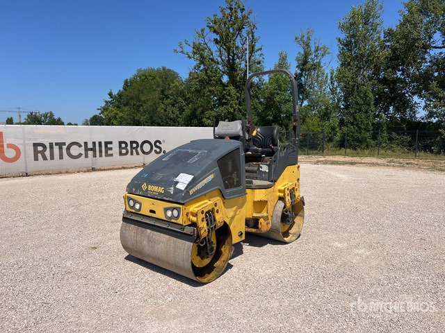 2015 Bomag BW120AD-5 Compacteur Vibrant Tandem Double Drum Roller - Roller jalan: gambar 1 2015 Bomag BW120AD-5 Compacteur Vibrant Tandem Double Drum Roller - Roller jalan: gambar 1