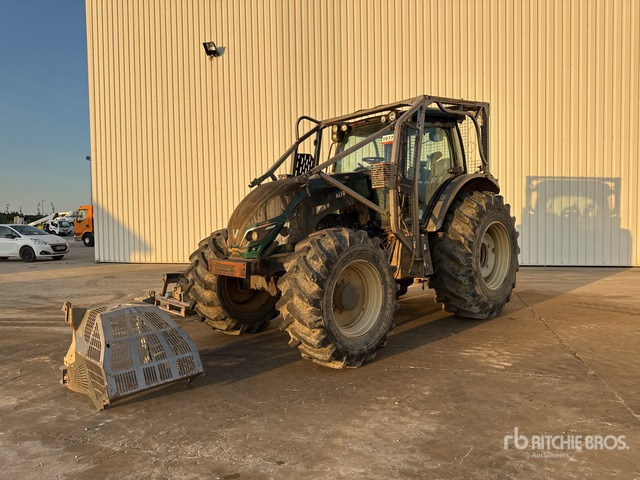 2017 Valtra T174 (Inoperable) 4WD Tractor - Traktor: gambar 1 2017 Valtra T174 (Inoperable) 4WD Tractor - Traktor: gambar 1