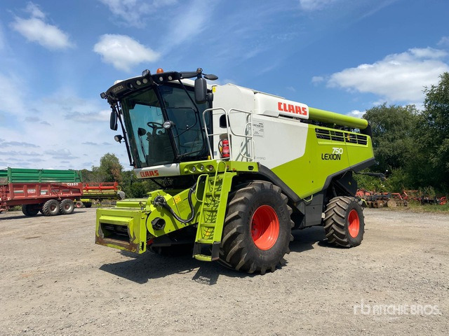 2018 Claas Lexion 750 with header and header trailer Combine Harvester - Mesin pemotong chopper/ Mulcher: gambar 2 2018 Claas Lexion 750 with header and header trailer Combine Harvester - Mesin pemotong chopper/ Mulcher: gambar 2