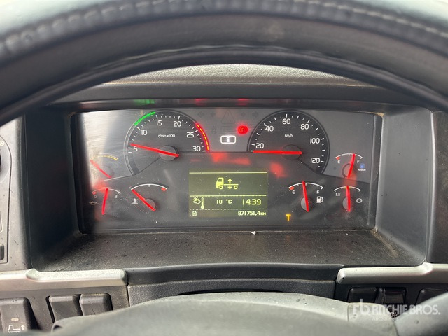 2011 Volvo FM450 4x2 Tracteur Routier S/A Sleeper Truck Tractor - Tractor head: gambar 2 2011 Volvo FM450 4x2 Tracteur Routier S/A Sleeper Truck Tractor - Tractor head: gambar 2