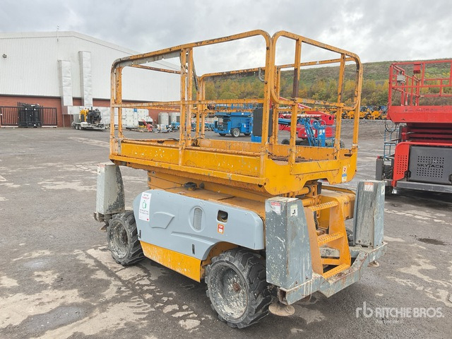 2014 Haulotte Compact 10DX 4x4 Diesel Scissor Lift - Scissor lifts: gambar 3 2014 Haulotte Compact 10DX 4x4 Diesel Scissor Lift - Scissor lifts: gambar 3