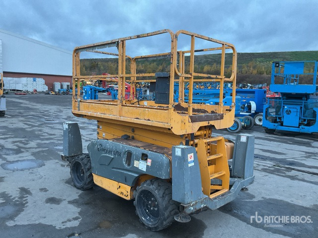 2014 Haulotte Compact 12DX 4x4 Diesel Scissor Lift - Scissor lifts: gambar 4 2014 Haulotte Compact 12DX 4x4 Diesel Scissor Lift - Scissor lifts: gambar 4