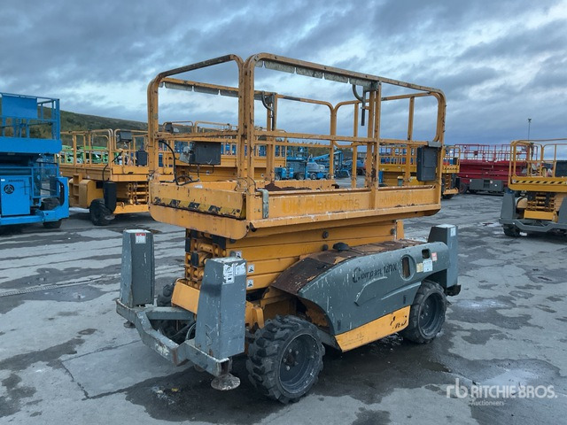 2014 Haulotte Compact 12DX 4x4 Diesel Scissor Lift - Scissor lifts: gambar 3 2014 Haulotte Compact 12DX 4x4 Diesel Scissor Lift - Scissor lifts: gambar 3
