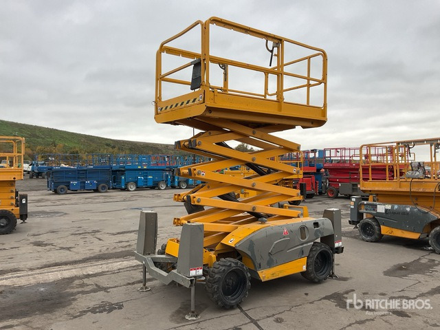 2015 Haulotte Compact 12DX 4x4 Diesel Scissor Lift - Scissor lifts: gambar 1 2015 Haulotte Compact 12DX 4x4 Diesel Scissor Lift - Scissor lifts: gambar 1