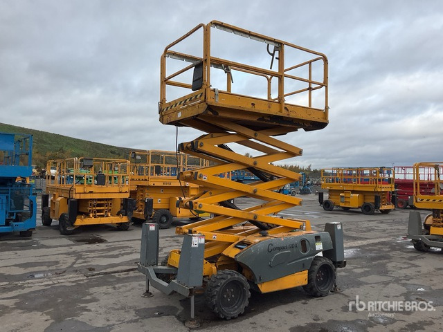 2015 Haulotte Compact 12DX 4x4 Diesel Scissor Lift - Scissor lifts: gambar 2 2015 Haulotte Compact 12DX 4x4 Diesel Scissor Lift - Scissor lifts: gambar 2