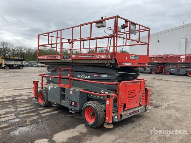 2016 Skyjack SJ9250 4x4 Diesel Scissor Lift - Scissor lifts: gambar 5 2016 Skyjack SJ9250 4x4 Diesel Scissor Lift - Scissor lifts: gambar 5