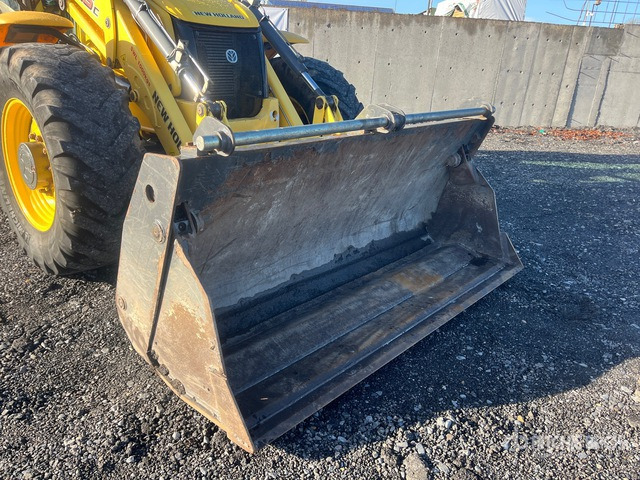 2015 New Holland B115C 4x4x4 Backhoe Loader - Peralatan lainnya: gambar 4 2015 New Holland B115C 4x4x4 Backhoe Loader - Peralatan lainnya: gambar 4