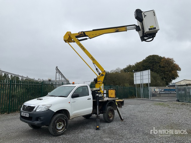 2018 Toyota Hilux 2018 Versalift LAT-38-135-H on 4x4 Bucket Truck - Peralatan lainnya: gambar 1 2018 Toyota Hilux 2018 Versalift LAT-38-135-H on 4x4 Bucket Truck - Peralatan lainnya: gambar 1