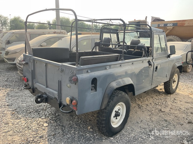 1996 Land Rover 110 4x4 (Inoperable) Pickup - Truk pikap: gambar 3 1996 Land Rover 110 4x4 (Inoperable) Pickup - Truk pikap: gambar 3