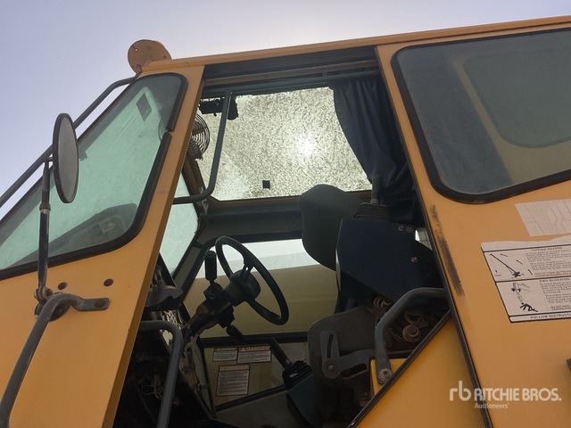 2007 Grove RT700E 55 ton 4x4x4 (Inoperable) Rough Terrain Crane - Derek medan kasar: gambar 4 2007 Grove RT700E 55 ton 4x4x4 (Inoperable) Rough Terrain Crane - Derek medan kasar: gambar 4