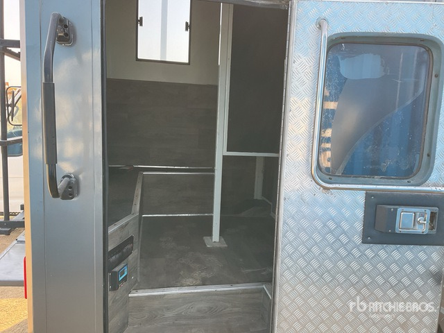 2008 Ford F-350 4x2 Horse Transporting Truck :Misc. Truck - Truk pengangkut kuda: gambar 5 2008 Ford F-350 4x2 Horse Transporting Truck :Misc. Truck - Truk pengangkut kuda: gambar 5