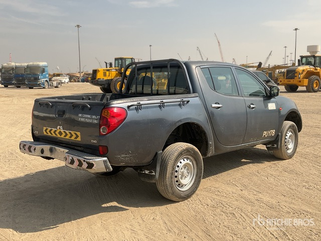 2009 Mitsubishi L200 4x4 Crew Cab Pickup - Truk pikap: gambar 3 2009 Mitsubishi L200 4x4 Crew Cab Pickup - Truk pikap: gambar 3
