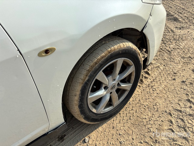 2009 Nissan Tilda Automobile - Mobil: gambar 4 2009 Nissan Tilda Automobile - Mobil: gambar 4