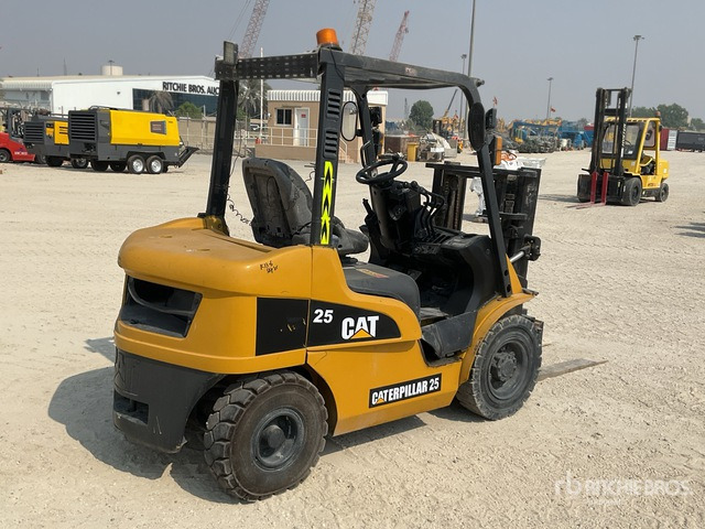 2010 Cat DP25NT 2.5 ton Forklift - Forklift diesel: gambar 3 2010 Cat DP25NT 2.5 ton Forklift - Forklift diesel: gambar 3
