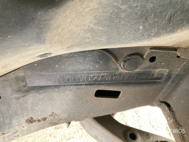 2011 Toyota Land Cruiser 200R 4x4 SUV - Mobil SUV: gambar 1 2011 Toyota Land Cruiser 200R 4x4 SUV - Mobil SUV: gambar 1