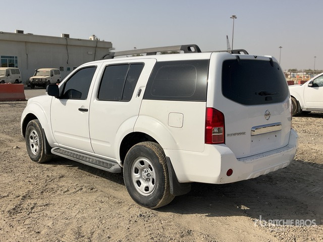 2014 Nissan Pathfinder 4WD SUV - Mobil SUV: gambar 3 2014 Nissan Pathfinder 4WD SUV - Mobil SUV: gambar 3