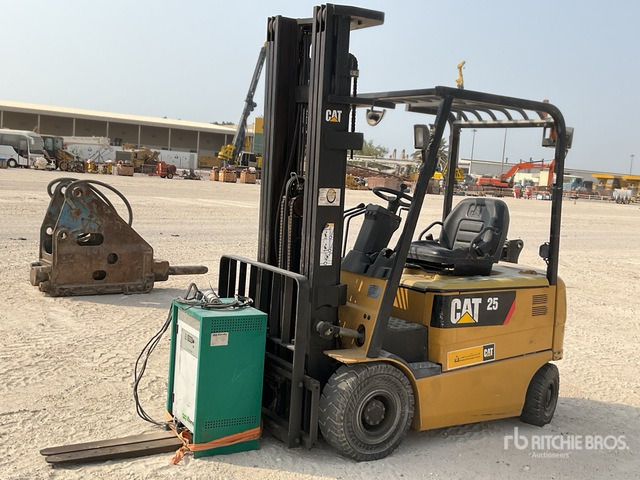 2015 Cat EP25K-PAC 2.5 ton Electric Forklift - Forklift listrik: gambar 2 2015 Cat EP25K-PAC 2.5 ton Electric Forklift - Forklift listrik: gambar 2