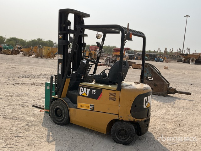 2015 Cat EP25K-PAC 2.5 ton Electric Forklift - Forklift listrik: gambar 4 2015 Cat EP25K-PAC 2.5 ton Electric Forklift - Forklift listrik: gambar 4