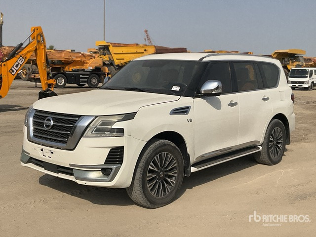 2015 Nissan Patrol Platinum 4x4 SUV - Mobil SUV: gambar 2 2015 Nissan Patrol Platinum 4x4 SUV - Mobil SUV: gambar 2