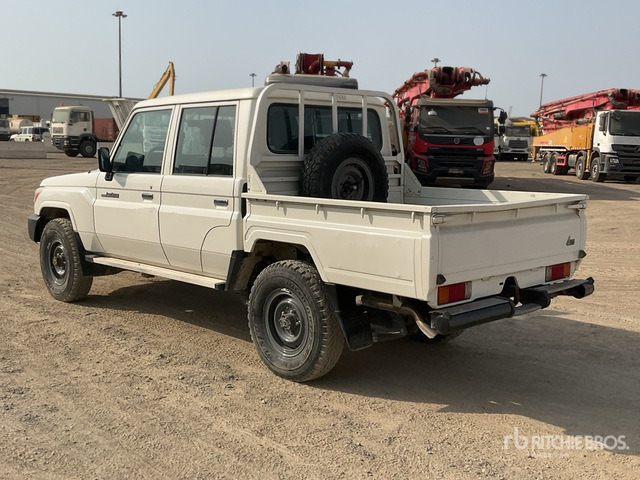 2016 Toyota Land Cruiser 79L 4x4 Crew Cab Pickup - Truk pikap: gambar 3 2016 Toyota Land Cruiser 79L 4x4 Crew Cab Pickup - Truk pikap: gambar 3