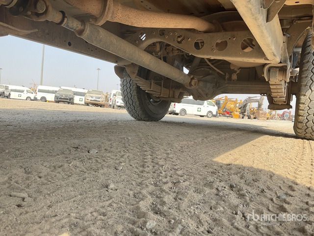 Truk pikap 2016 Toyota Land Cruiser 79L 4x4 Crew Cab Pickup: gambar 6