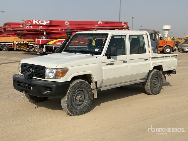 2016 Toyota Land Cruiser 79L 4x4 Crew Cab Pickup - Truk pikap: gambar 1 2016 Toyota Land Cruiser 79L 4x4 Crew Cab Pickup - Truk pikap: gambar 1