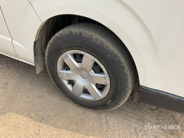 2018 Toyota Hiace 4x2 15-Seat Mini Bus - Bus mini, Van penumpang: gambar 5 2018 Toyota Hiace 4x2 15-Seat Mini Bus - Bus mini, Van penumpang: gambar 5