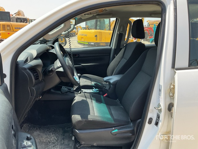 2018 Toyota Hilux 4x4 Crew Cab Pickup - Truk pikap: gambar 5 2018 Toyota Hilux 4x4 Crew Cab Pickup - Truk pikap: gambar 5