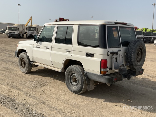 2018 Toyota Land Cruiser 76L 4x4 SUV - Mobil SUV: gambar 4 2018 Toyota Land Cruiser 76L 4x4 SUV - Mobil SUV: gambar 4