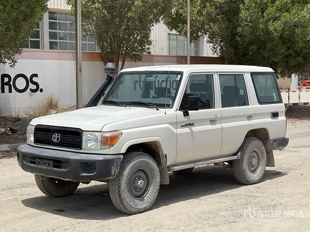 2018 Toyota Land Cruiser 76L 4x4 SUV - Mobil SUV: gambar 1 2018 Toyota Land Cruiser 76L 4x4 SUV - Mobil SUV: gambar 1