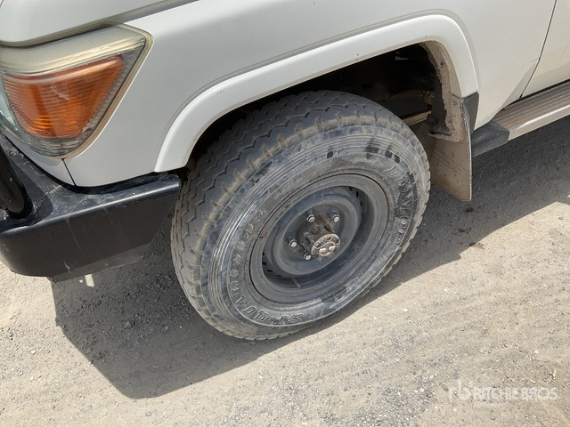 2018 Toyota Land Cruiser 76L 4x4 SUV - Mobil SUV: gambar 5 2018 Toyota Land Cruiser 76L 4x4 SUV - Mobil SUV: gambar 5