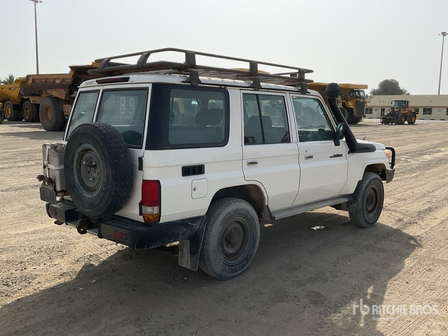 2018 Toyota Land Cruiser 76L 4x4 SUV - Mobil SUV: gambar 4 2018 Toyota Land Cruiser 76L 4x4 SUV - Mobil SUV: gambar 4
