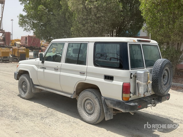 2018 Toyota Land Cruiser 76L 4x4 SUV - Mobil SUV: gambar 4 2018 Toyota Land Cruiser 76L 4x4 SUV - Mobil SUV: gambar 4