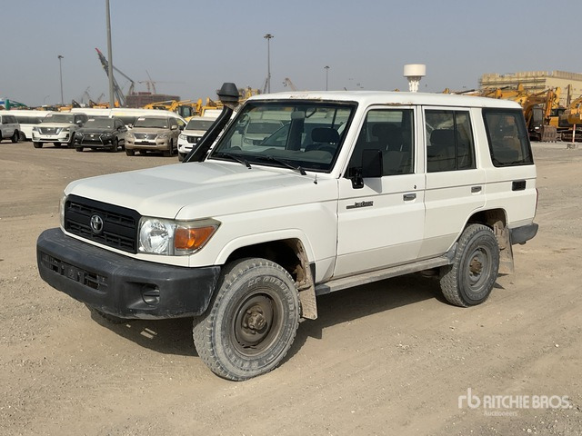 2018 Toyota Land Cruiser 76L 4x4 SUV - Mobil SUV: gambar 1 2018 Toyota Land Cruiser 76L 4x4 SUV - Mobil SUV: gambar 1