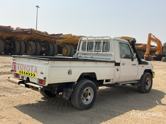 2018 Toyota Land Cruiser 79L 4x4 Pickup - Truk pikap: gambar 3 2018 Toyota Land Cruiser 79L 4x4 Pickup - Truk pikap: gambar 3