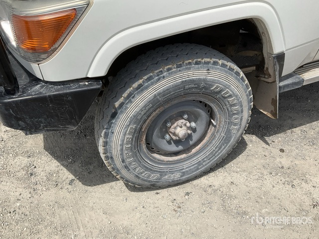 2019 Toyota Land Cruiser 76L 4x4 SUV - Mobil SUV: gambar 5 2019 Toyota Land Cruiser 76L 4x4 SUV - Mobil SUV: gambar 5
