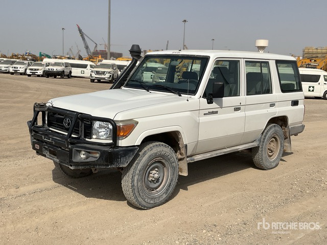 2019 Toyota Land Cruiser 76L 4x4 SUV - Mobil SUV: gambar 2 2019 Toyota Land Cruiser 76L 4x4 SUV - Mobil SUV: gambar 2
